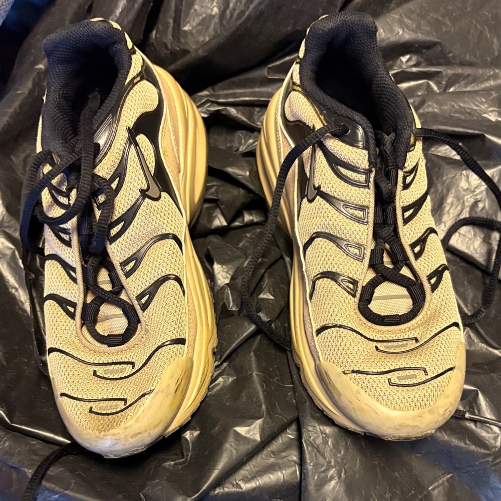 Nike airmac Tan and Black Athletic Sneakers